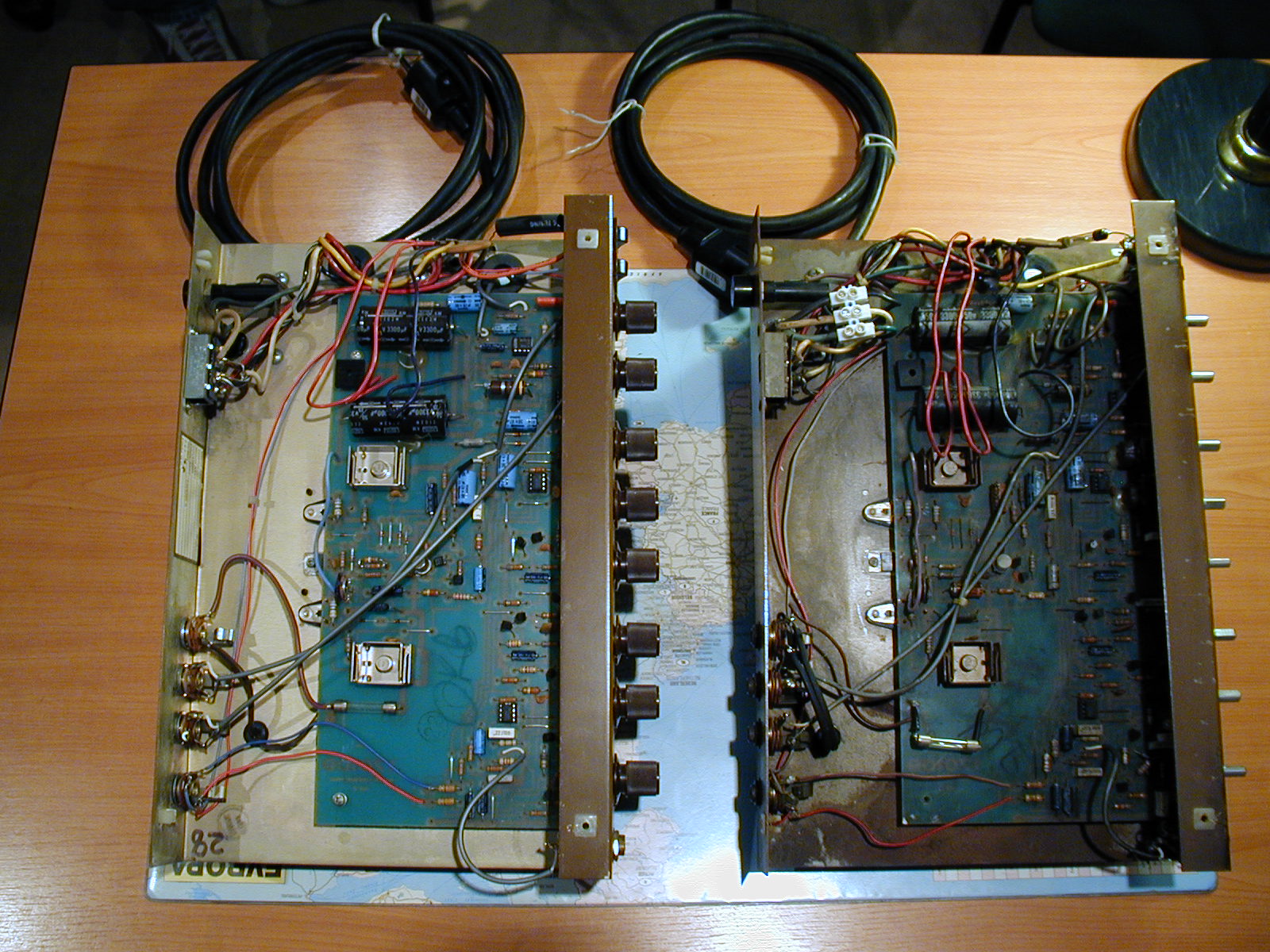 Chassis of two Acoustic G60-112´s....JPG