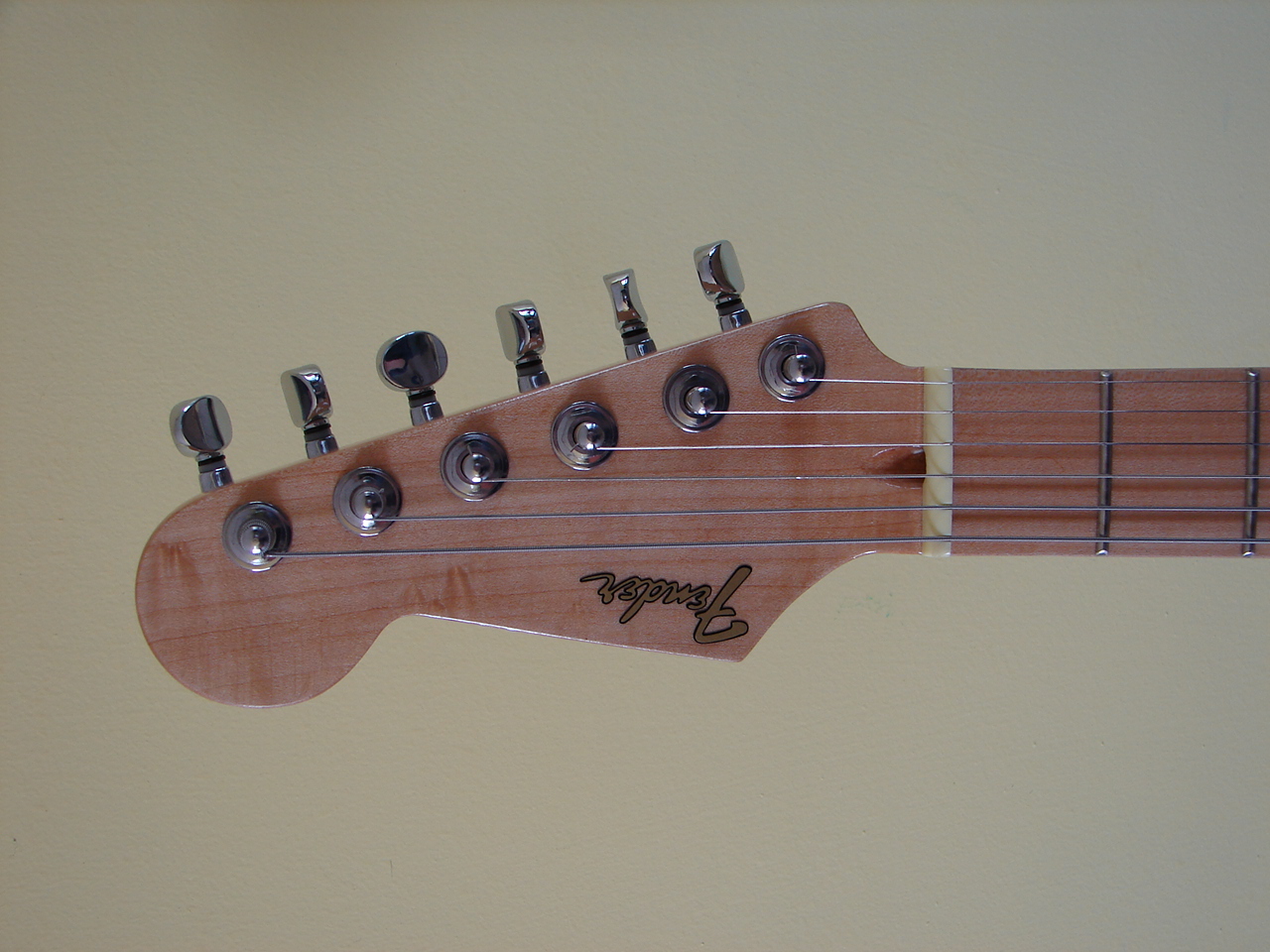 One piece maple neck - reverse head.JPG